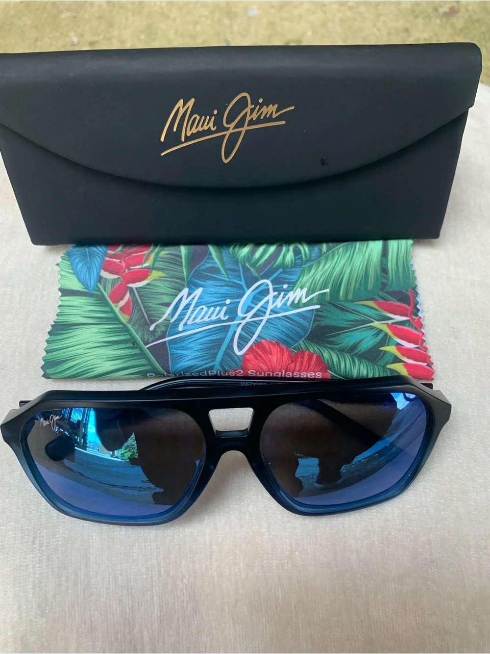 NWT Maui Jim Wedges Polarized - Matte Black Fade - Blue Mirror w/ case